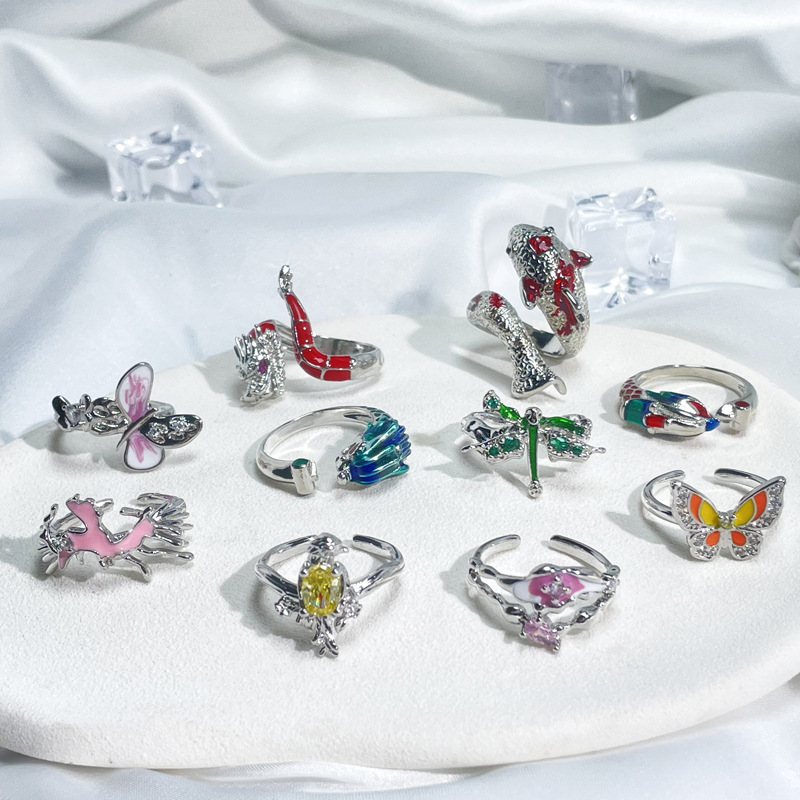 This retro and unique dragon-shaped irregular opening ring exudes a high-end feminine charm, is trendy and cool, and is versatile. It is an exquisite index finger ring full figure
