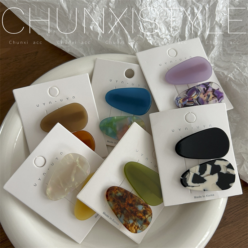 The new stylish and cute chubby water drop side hair clips are made of acetic acid with a contrasting color Application Scenario