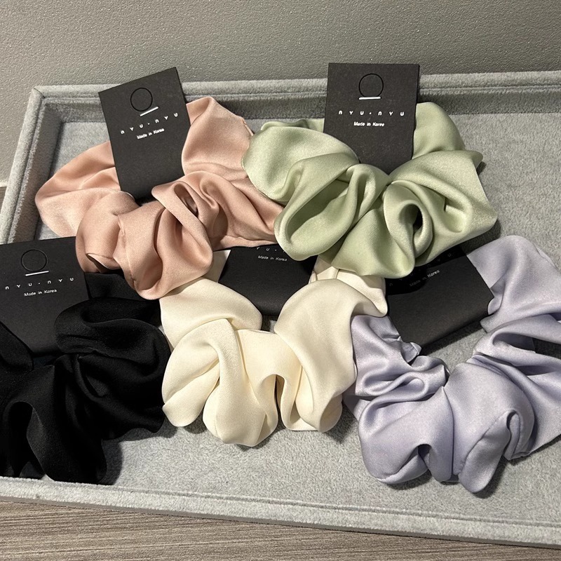 The elegant and creamy satin large intestine hair band from Dongdaemun, South Korea, is simple and versatile. It is a hair tie accessory for women full figure