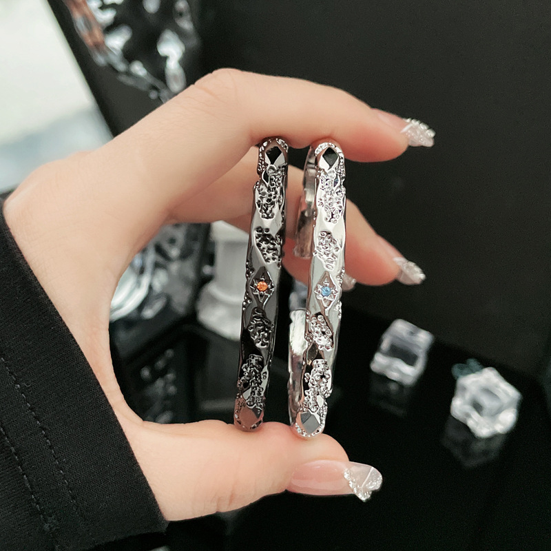 Simple texture, individualistic, trendy and androgynous style bracelet, women's fashion, hip-hop, hot girl, high-end and niche design bracelet accessory Specification drawing