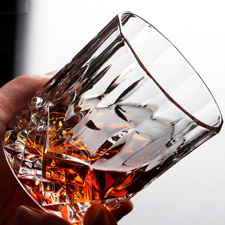 Engraved glass cups, bar beer mugs, whisky cups, foreign wine glasses, spirits cups, embossed water cups, Amazon full figure