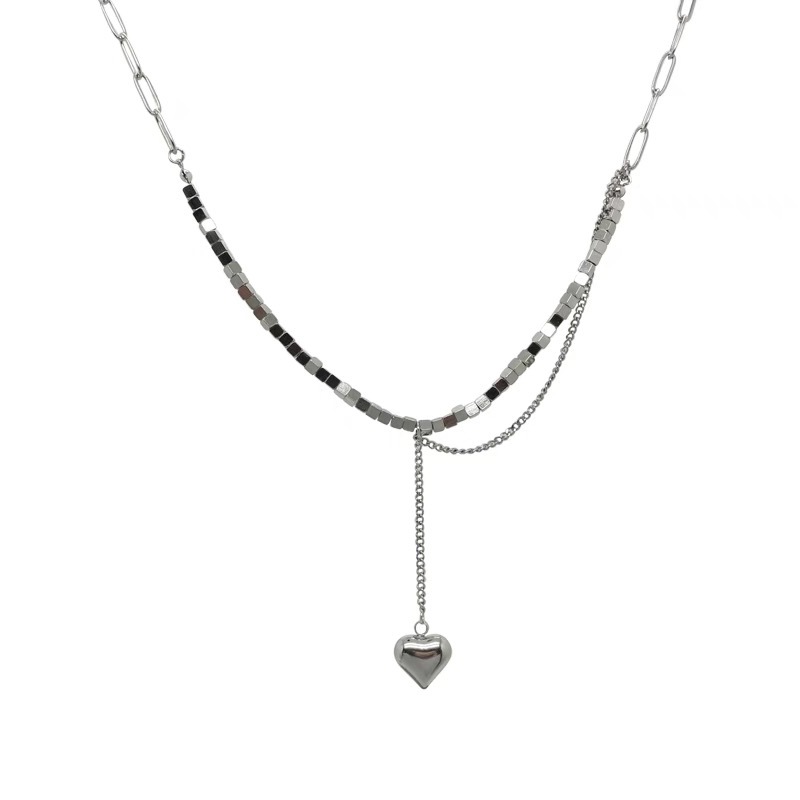 Three-dimensional heart-shaped pendant, small square necklace, women's niche design sense, titanium steel non-fading collarbone chain accessory Item Picture
