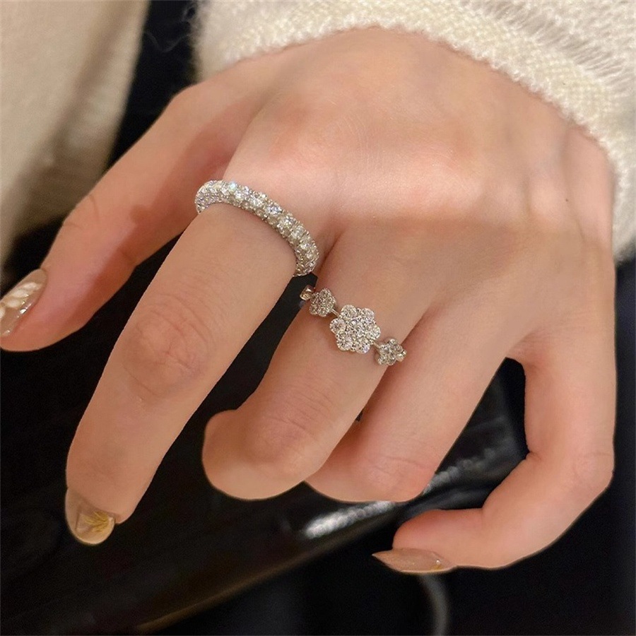 French super sparkling six-petal flower ring with full diamonds, 925 silver, exquisite, light luxury and high-end feel, slightly inlaid zircon flower ring Application Scenario