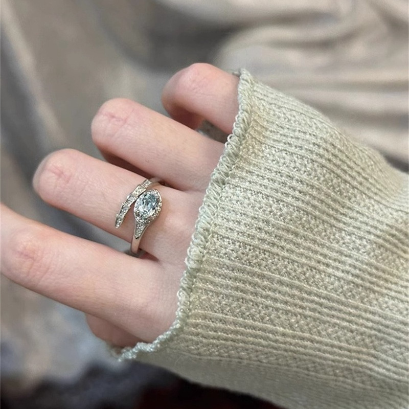 The cold and cool style super glittering zirconium snake ring is a fashionable, light luxury, versatile and high-end design with a unique snake-shaped opening details Picture