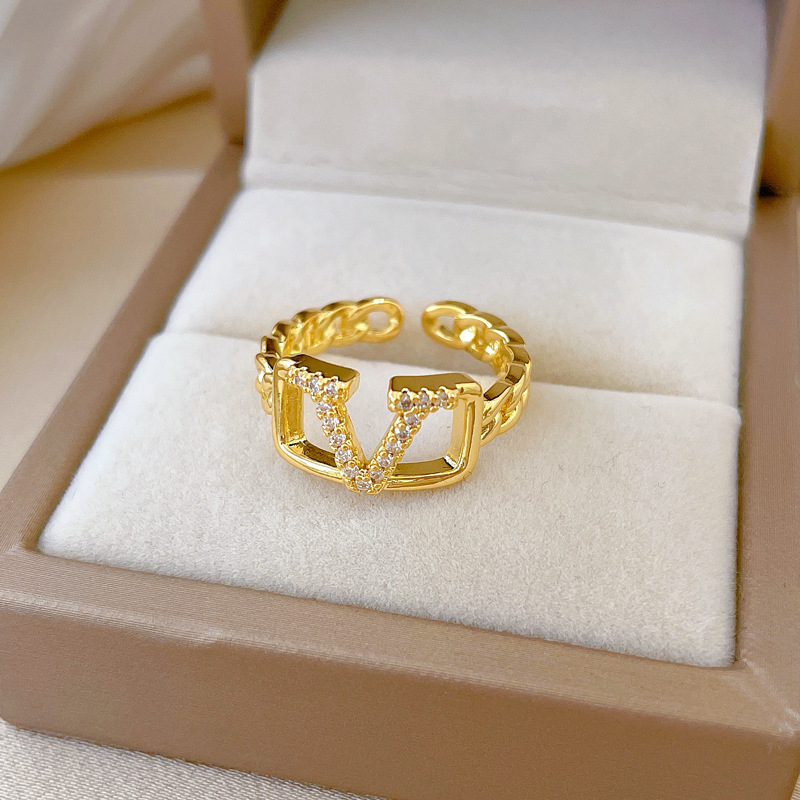 【 Real Gold 】 V-shaped chain full diamond ring with adjustable opening, simple Japanese-style bracelet, couple rings Application Scenario