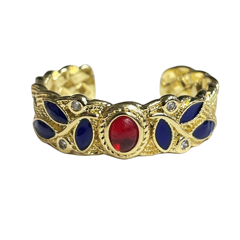 This retro court-style flower ring is fashionable and individual. The opening can be adjusted. It is a niche design and elegant ring Item Picture