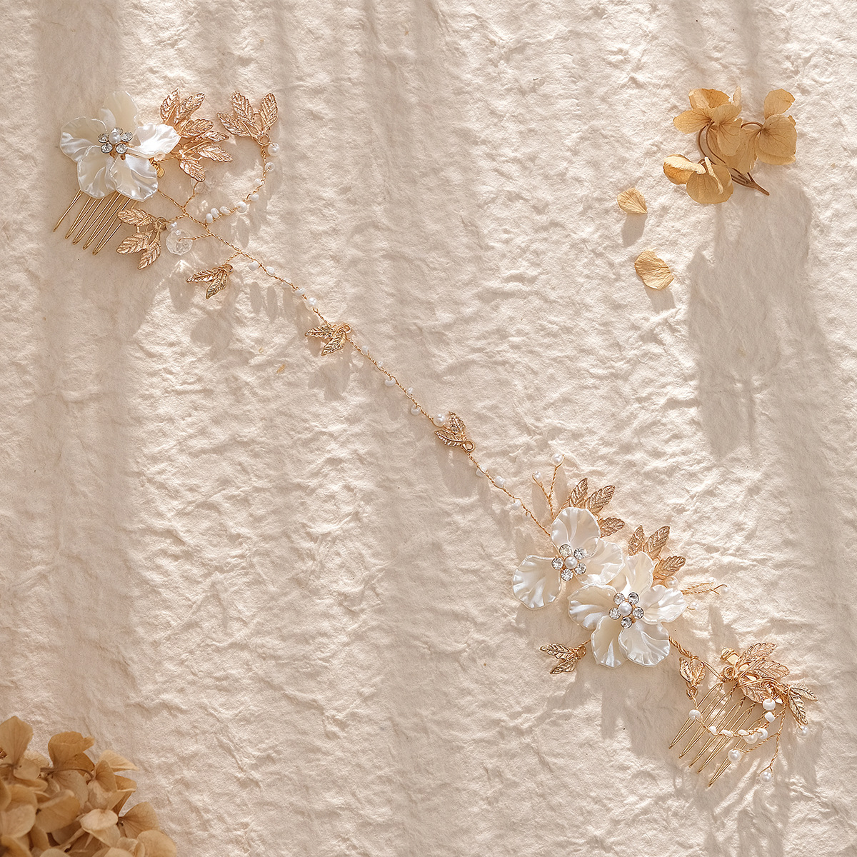 Cross-border exclusive Ebay bridal accessories, handcrafted shell and flower pairs, pearl and rhinestone inserts, European and American wedding headwear details Picture