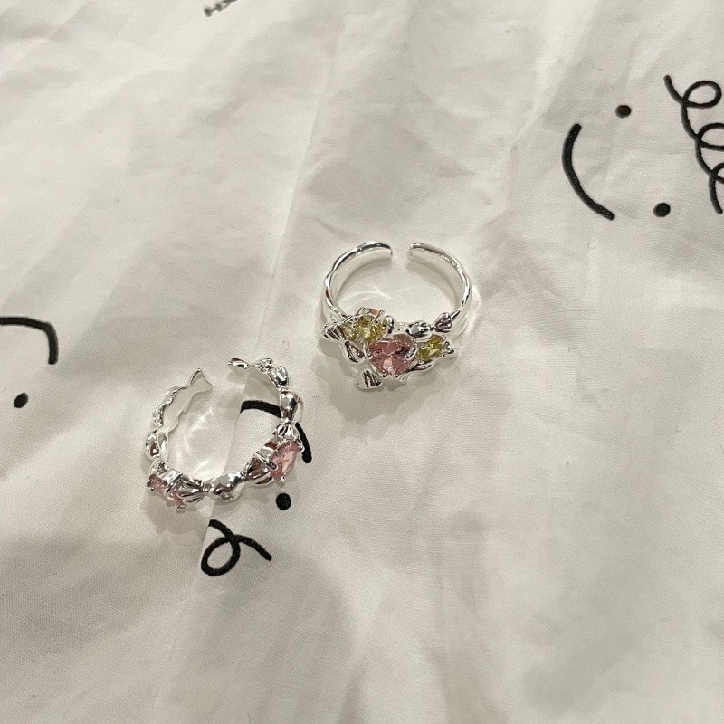 Dopamine colored heart-shaped zircon open ring, a unique and high-end design for women, y2k sweet and cool index finger ring Application Scenario