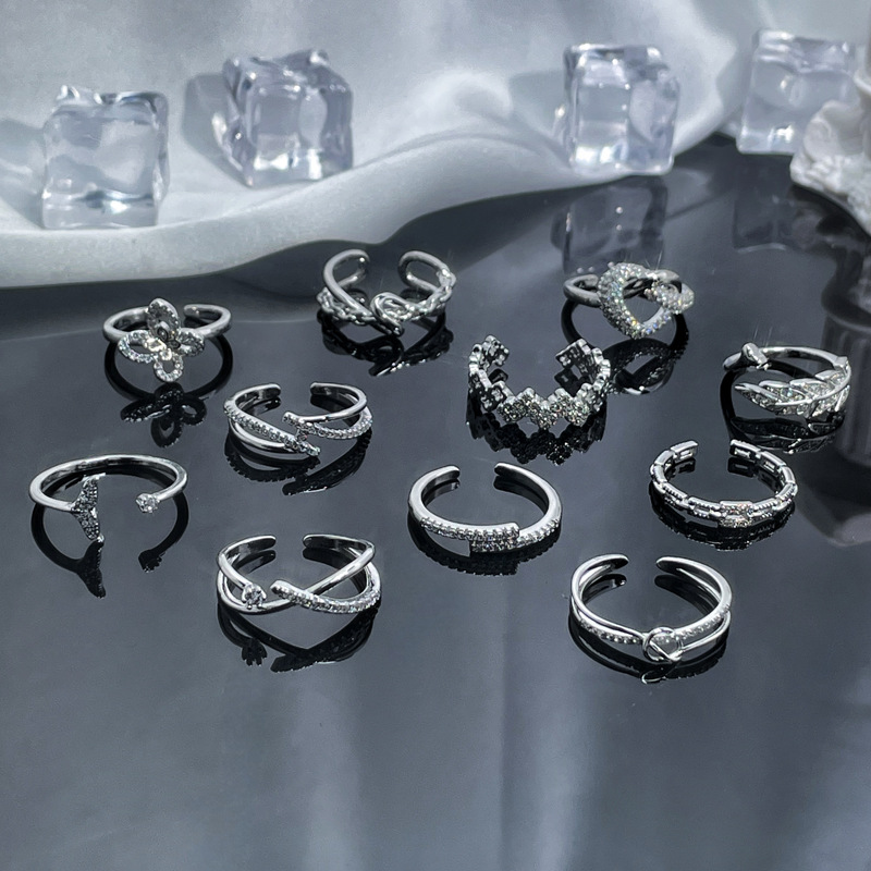 A light luxury and niche design, simple and small ring, a cold style, fashionable and individual, whitening autumn and winter accessory ring for women on Instagram details Picture