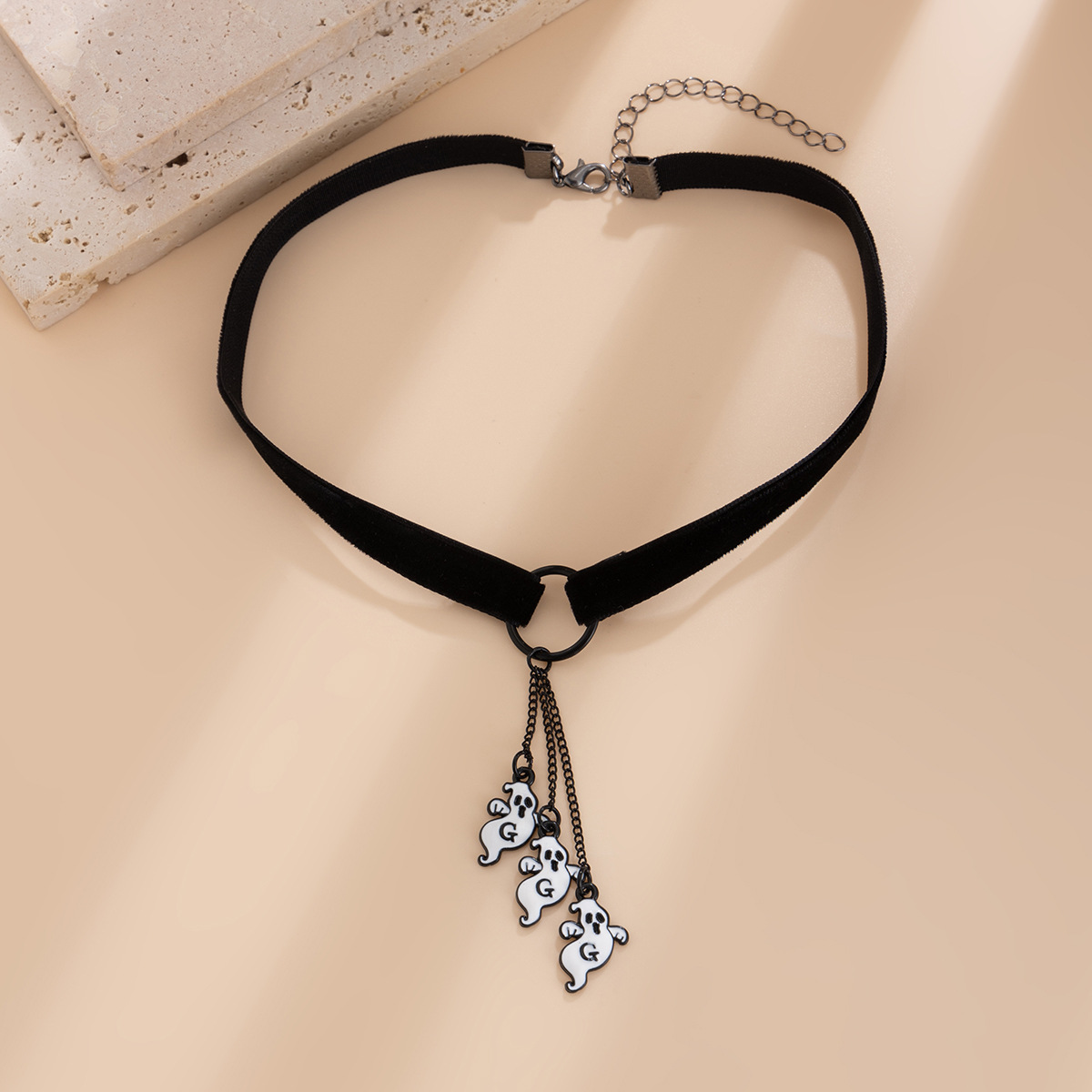 European and American cross-border accessories, ins bat water drop pendant necklace, cold style Halloween tassel iron chain, collarbone chain Application Scenario