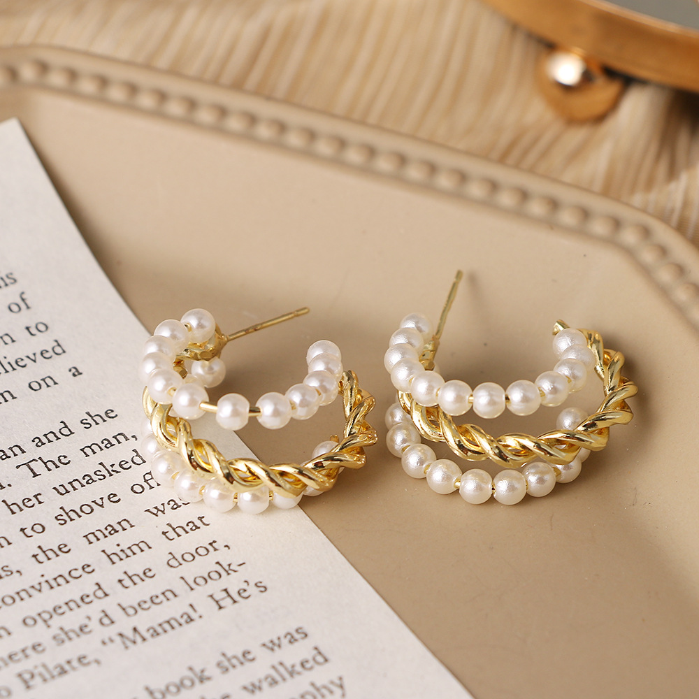 Korean pearl earring set, retro style, hand-woven earring accessories, ins stud earrings, women's accessories 2146 Application Scenario