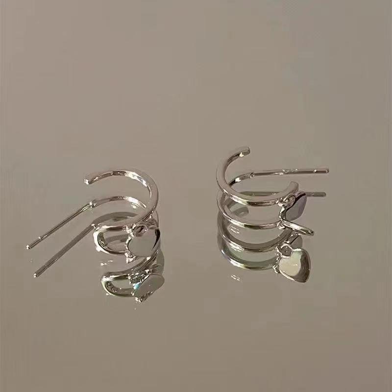 Niche ins trendy double-layer heart-shaped stud earrings for women, versatile and fashionable design earrings, sweet and cool cold style earrings full figure