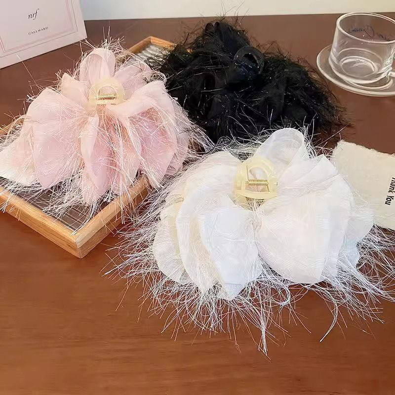 Black feather fashionable grappling clips, light luxury feminine charm, new mesh hair clips, bow, back of the head updo hair accessory Application Scenario