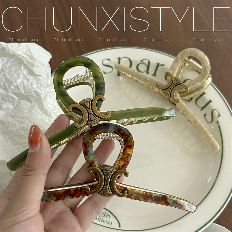 High-end retro oversized clip, Korean high-end acetate hair clip, exquisite shark clip headwear at the back of the female head Specification drawing