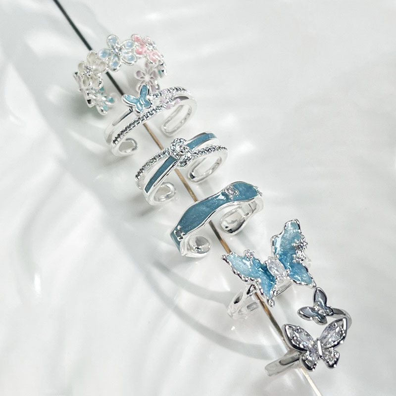 The ice blue butterfly ring is dreamy and dynamic. The butterfly opening ring is a sweet and romantic, light luxury and niche fashion ring for women full figure
