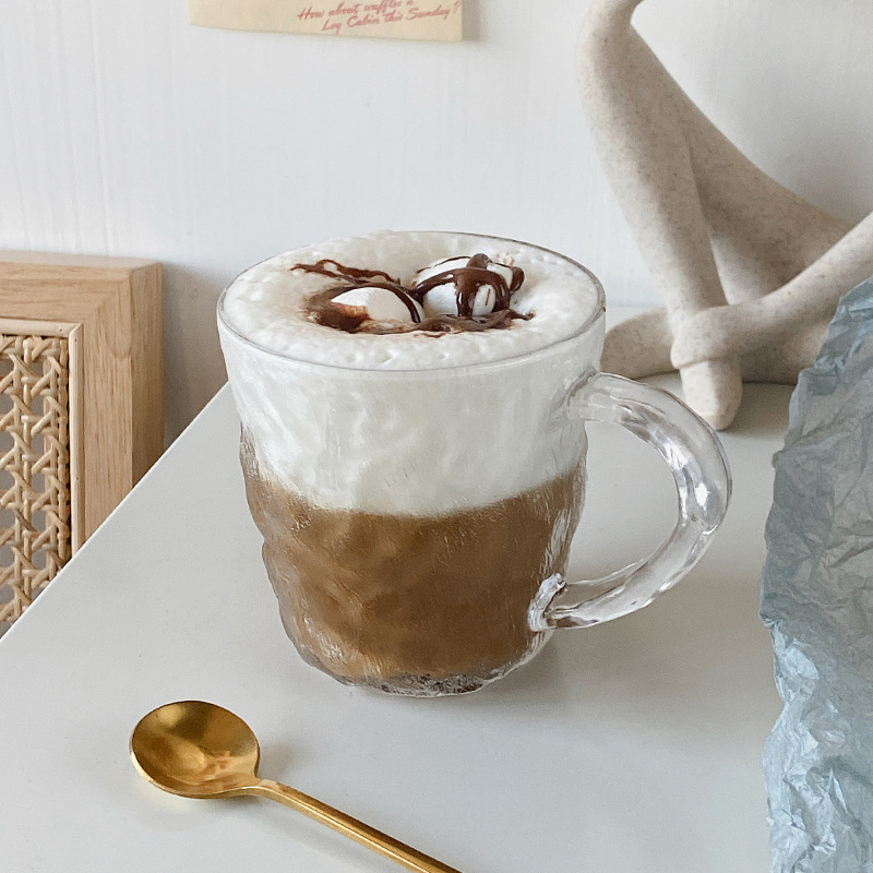 Glass cups in an ins style, household handles, glacier cups, water cups, cups for drinking, coffee, breakfast, and tea Application Scenario