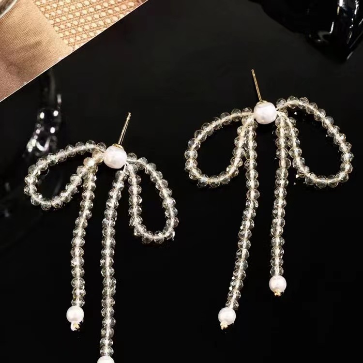 Simple and ethereal crystal bow tassel stud earrings, fashionable and versatile for women, with a girlish design sense Application Scenario