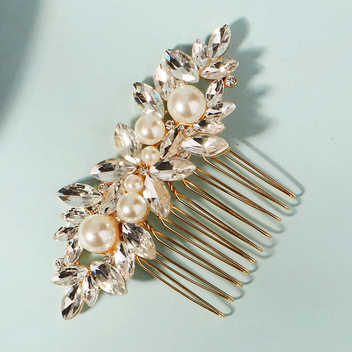 European and American cross-border bride headwear, horse eye water diamond insert comb, high-end wedding updo hair accessory, versatile pearl hair comb for women Application Scenario