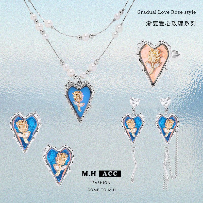 A niche design with a laser gradient heart necklace, a high-end collarbone chain, and an original, unique, sweet and cool style pendant full figure