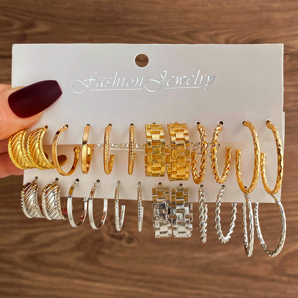 Wholesale of new light luxury cross-border accessories from Europe and America, including ins card-mounted earrings, creative gold watch chain-style 6-piece earrings full figure