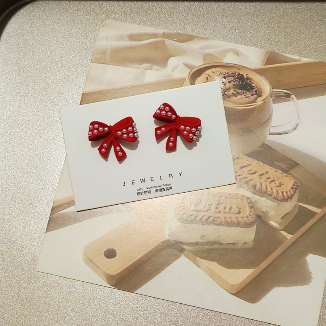 Chinese-style Ankela red earrings ~ Retro and festive, versatile stud earrings with an ins niche design sense Application Scenario