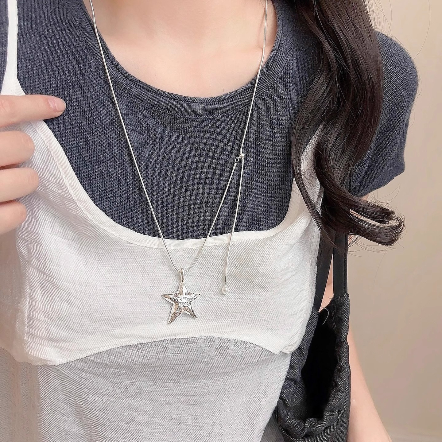 Silver heart-shaped star-shaped pendant necklace for women's ins, a unique and high-end style, versatile sweater chain pull-out long accessory details Picture