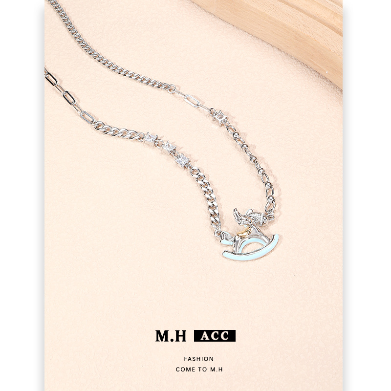 A simple and elegant wooden horse necklace that doesn't fade, a new summer collarbone chain for women. Original design, a unique and versatile necklace Specification drawing