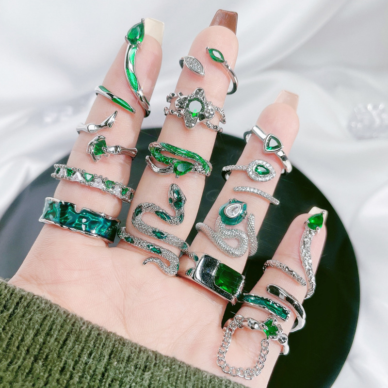 ins niche design sense ring for women, retro green zircon drip glaze, cool and stylish, trendy forest-themed ring details Picture