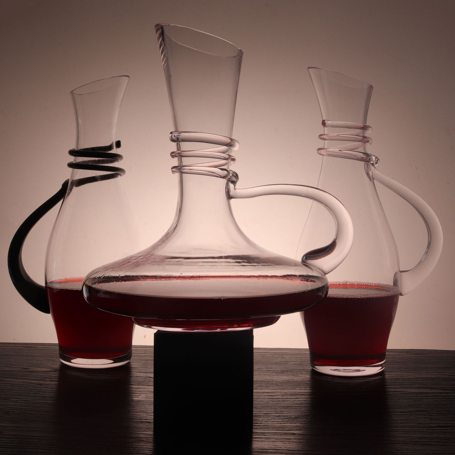 Factory direct supply of blown crystal glass wine decanters, bar home wine decanters, can be used as logos details Picture