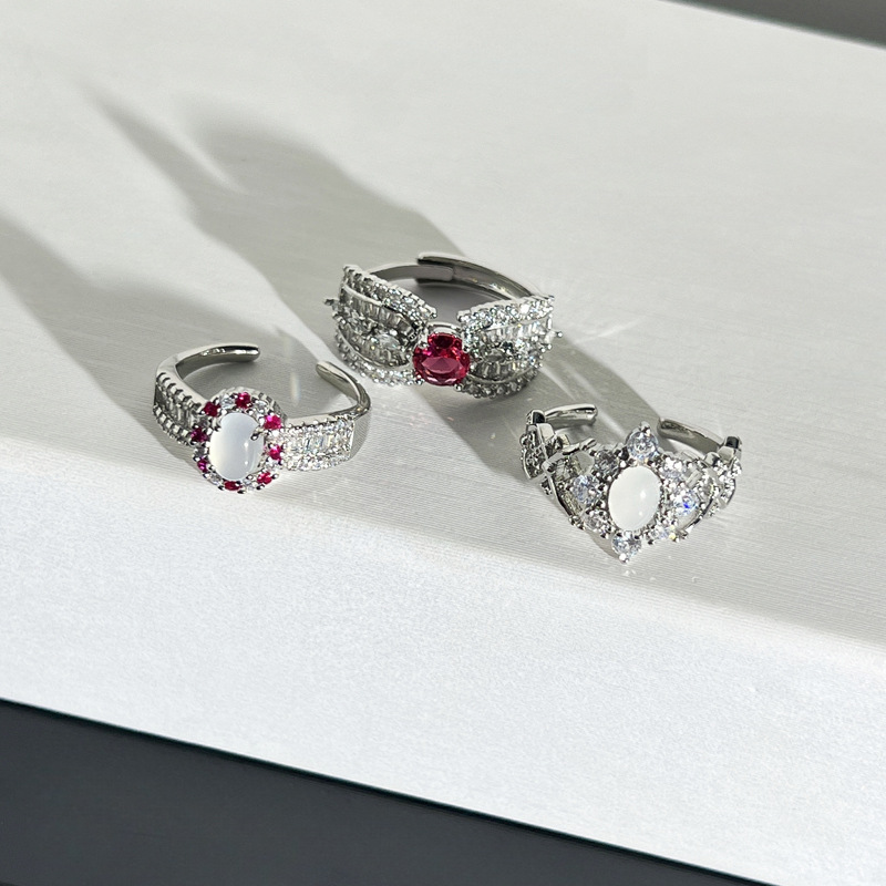 A delicate and trendy new Chinese-style light luxury high-end ring with a slightly inlaid egg surface and an open opening, a cold and elegant style ring for women on Instagram Application Scenario