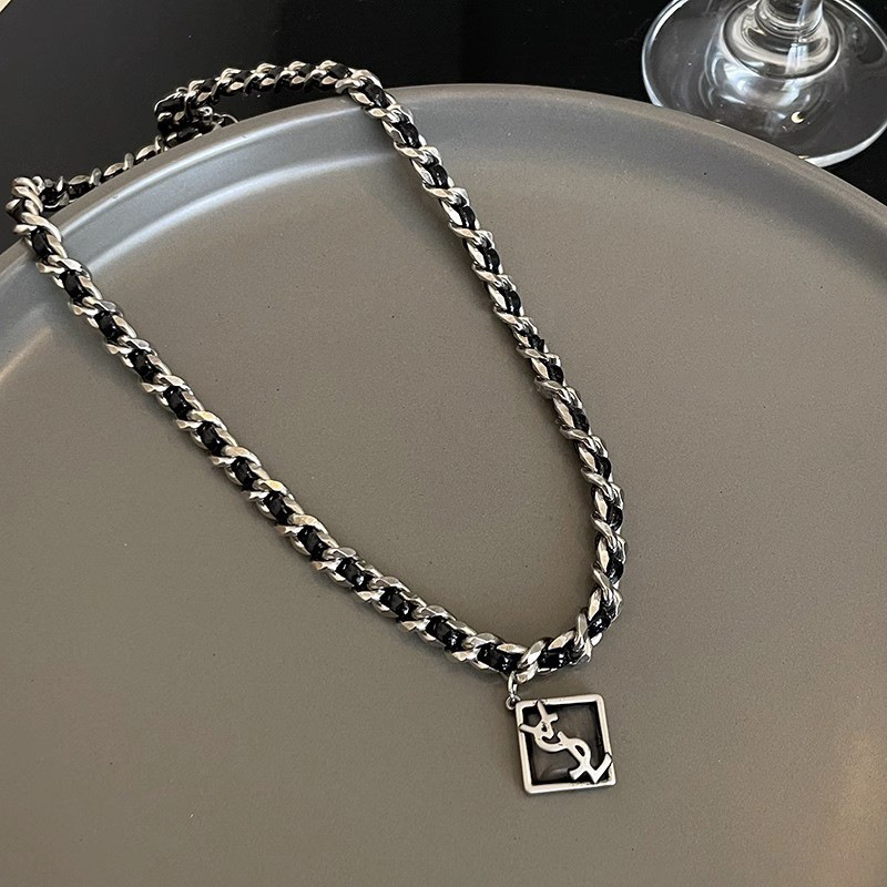 Sweet and cool chanel-style leather rope necklace for women, 2023 new model nameplate pendant collarbone chain style elegant neck chain Application Scenario