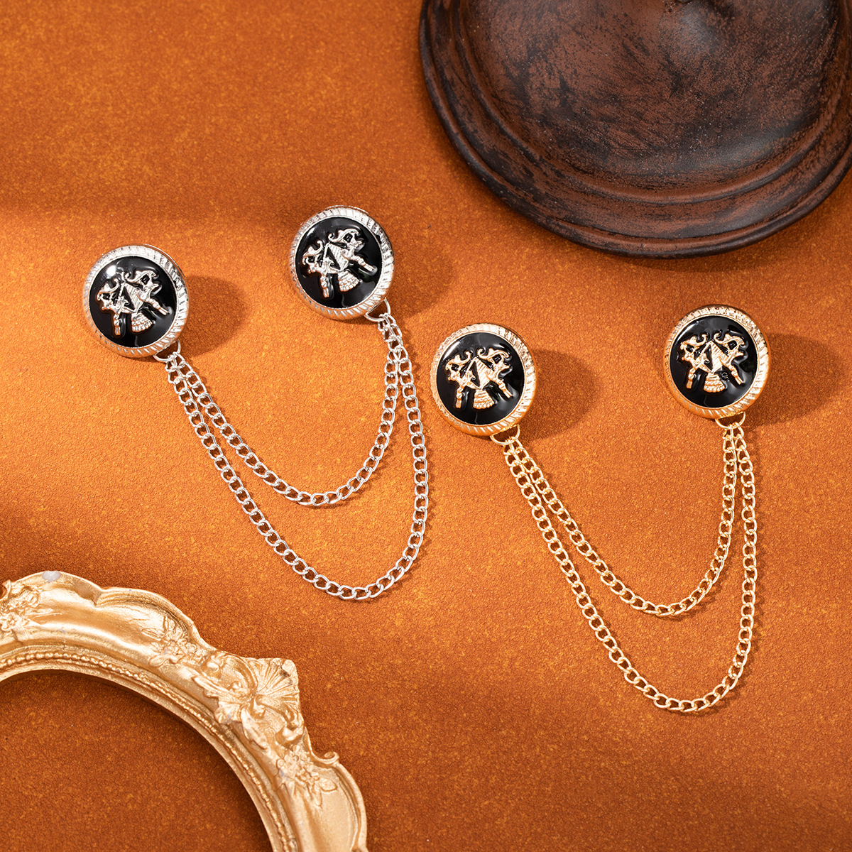 European and American light luxury high-end, British style brooch, retro metal chain, button-down buttons, niche, simple and fashionable chest accessory details Picture