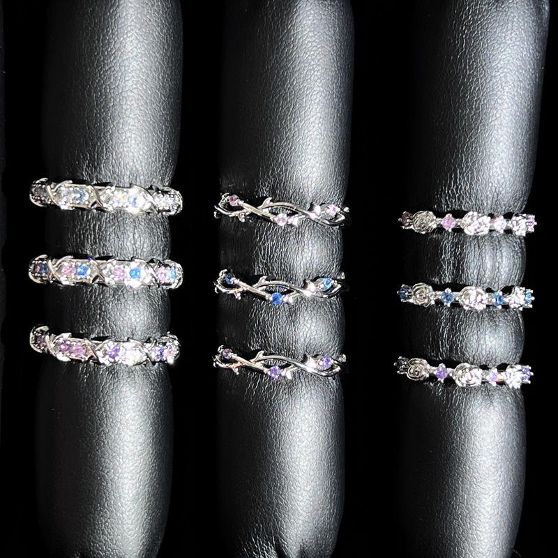 A simple, sweet and cool, bramble flower fashion ring for women's ins, with a light luxury and niche design sense, and a stylish color diamond ring Application Scenario