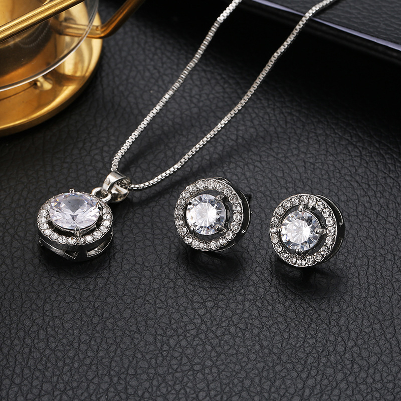 European and American classic noble and fashionable jewelry, elegant necklace, stud earrings, two-piece set, round zircon set, earrings and necklaces details Picture