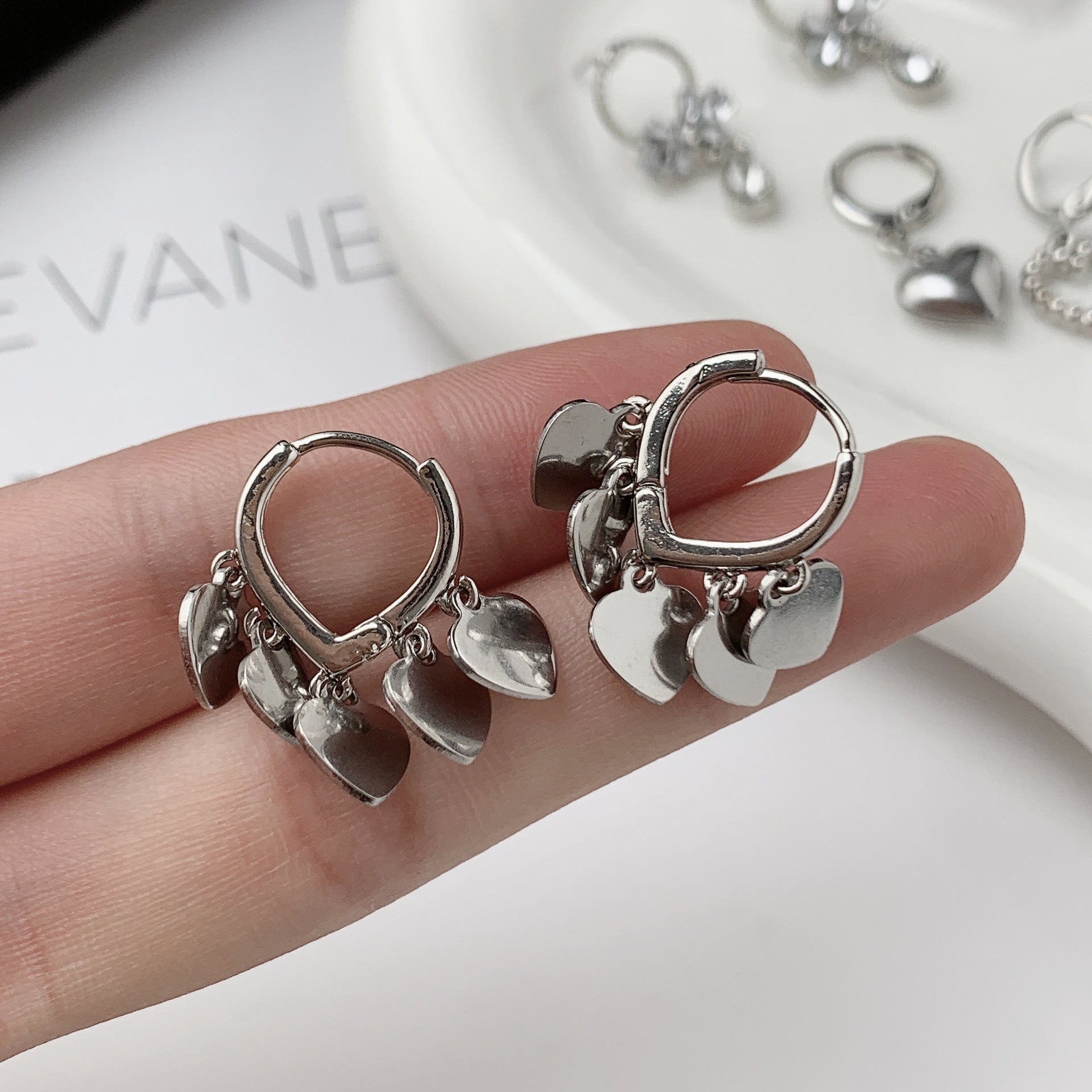 Silver Series ~ Light Luxury Zircon earrings, women's niche design, ins style, simple and versatile, fashionable ear clips and ear buckles Specification drawing