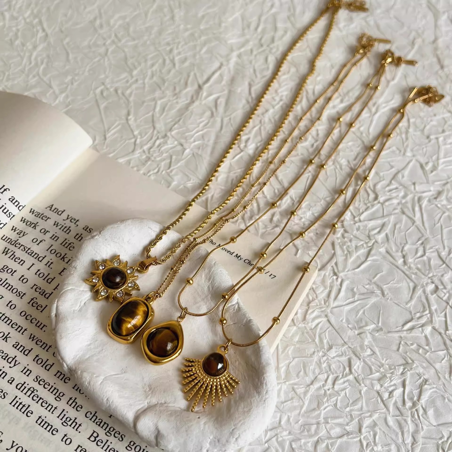 Maillard Tiger's Eye Necklace Women's Autumn/Winter 2024 new style Light luxury niche titanium steel non-fading sweater chain full figure