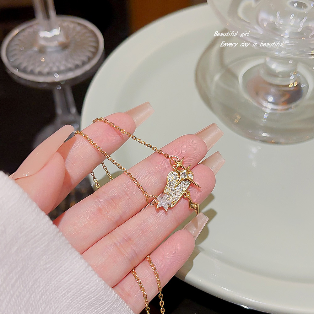 High-end and exquisite lightning cloud necklace, light luxury and niche accessory, new bestseller, Internet celebrity necklace, collarbone chain Application Scenario