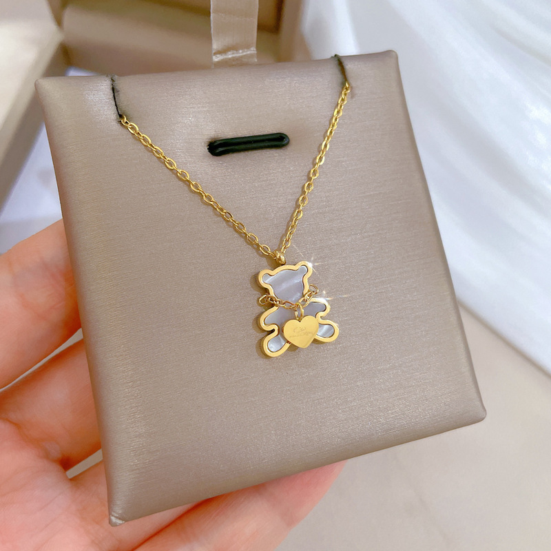 【 All-titanium Steel 】 Heart Bear minimalist style furnace, real gold necklace, female Instagram influencer collarbone chain accessory Application Scenario