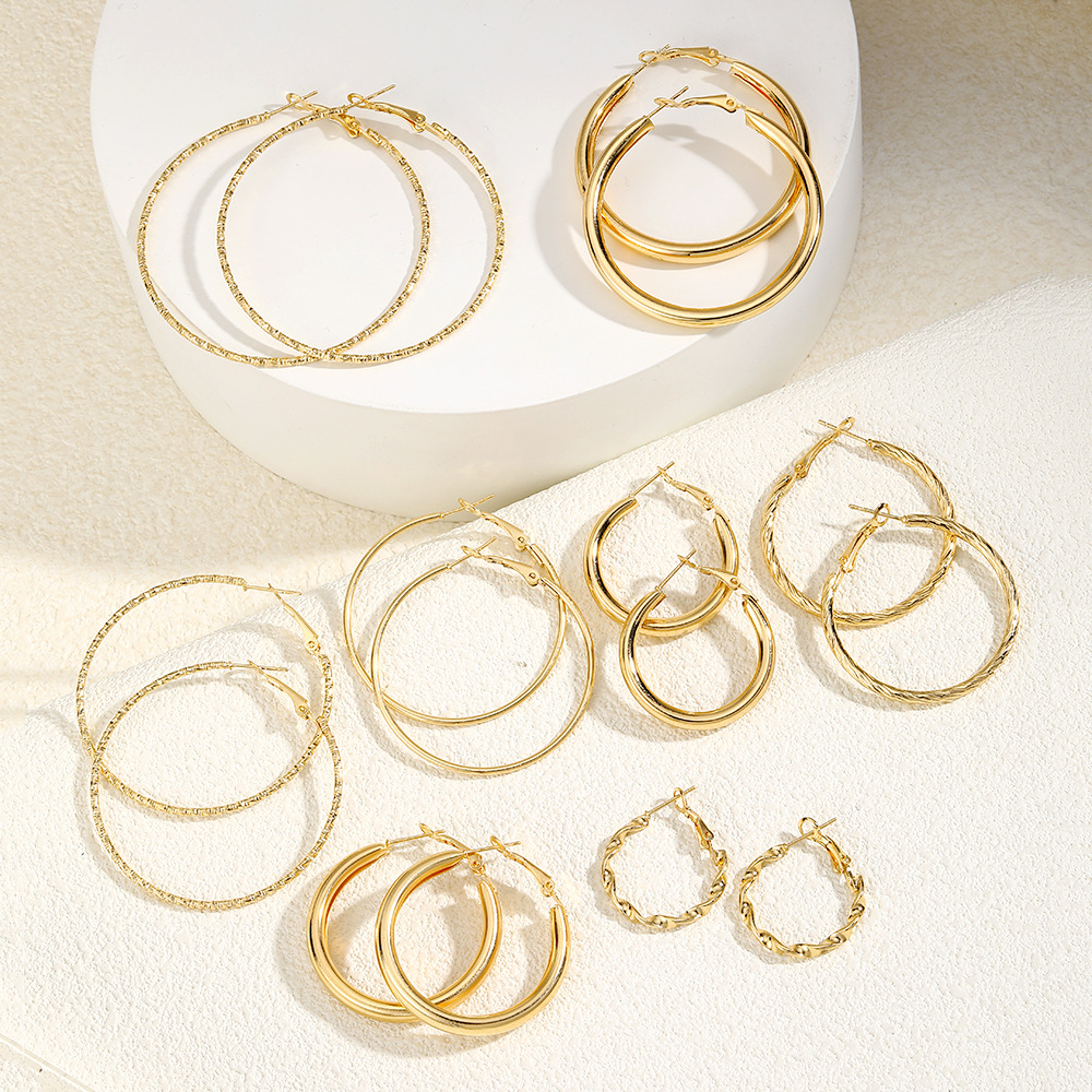 Go to a place with a breeze. Xu Hongdou and Liu Yifei have the same plain ring earrings. The design is a niche and high-end earring stud Specification drawing