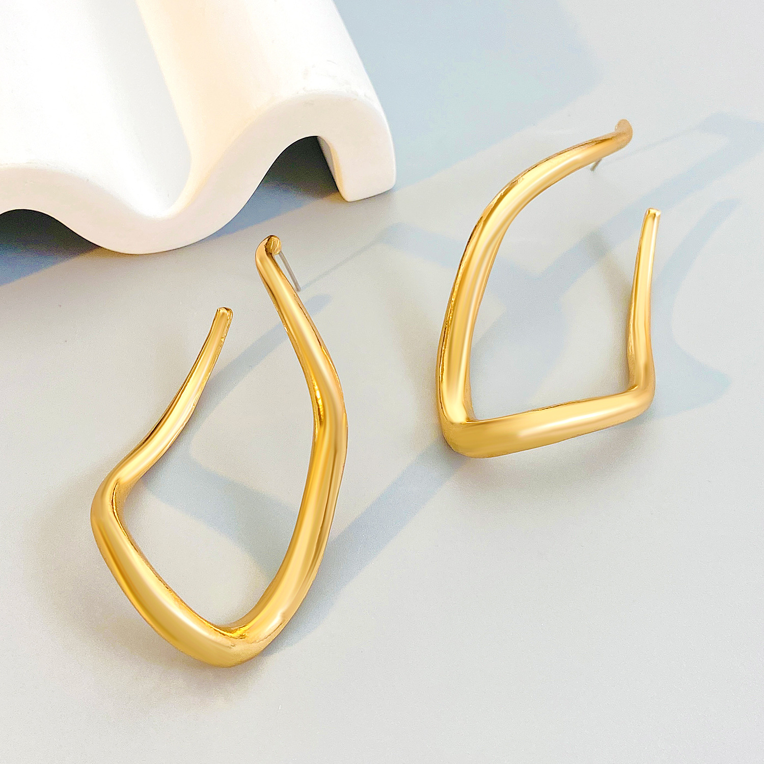Irregular diamond-shaped earrings from Europe and America, with an ins style and a high-end feel, twisted lines, electroplated alloy stud earrings, and exaggerated earrings for women Application Scenario