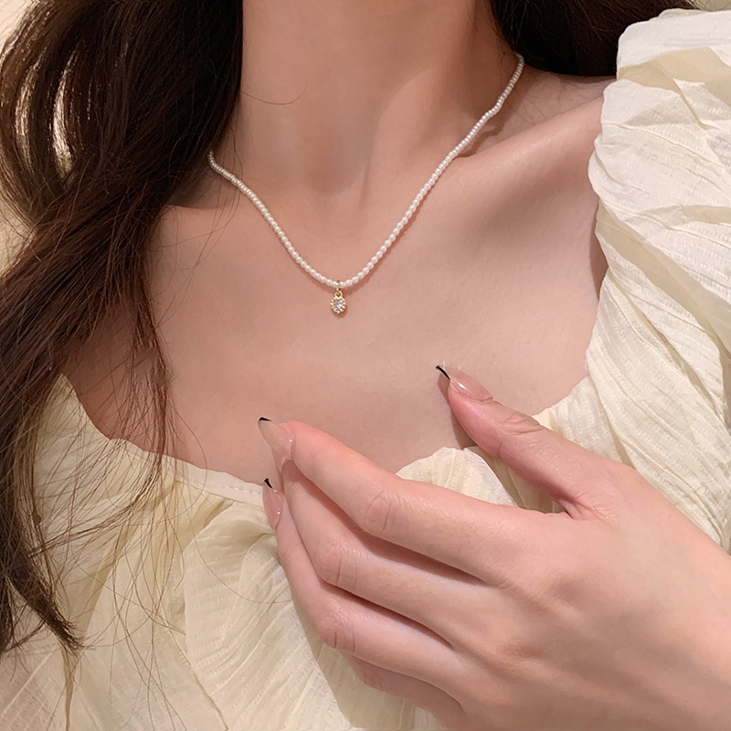 High-brightness glass zircon pearl heart-shaped necklace, feminine collarbone chain, summer niche and simple design necklace wholesale full figure