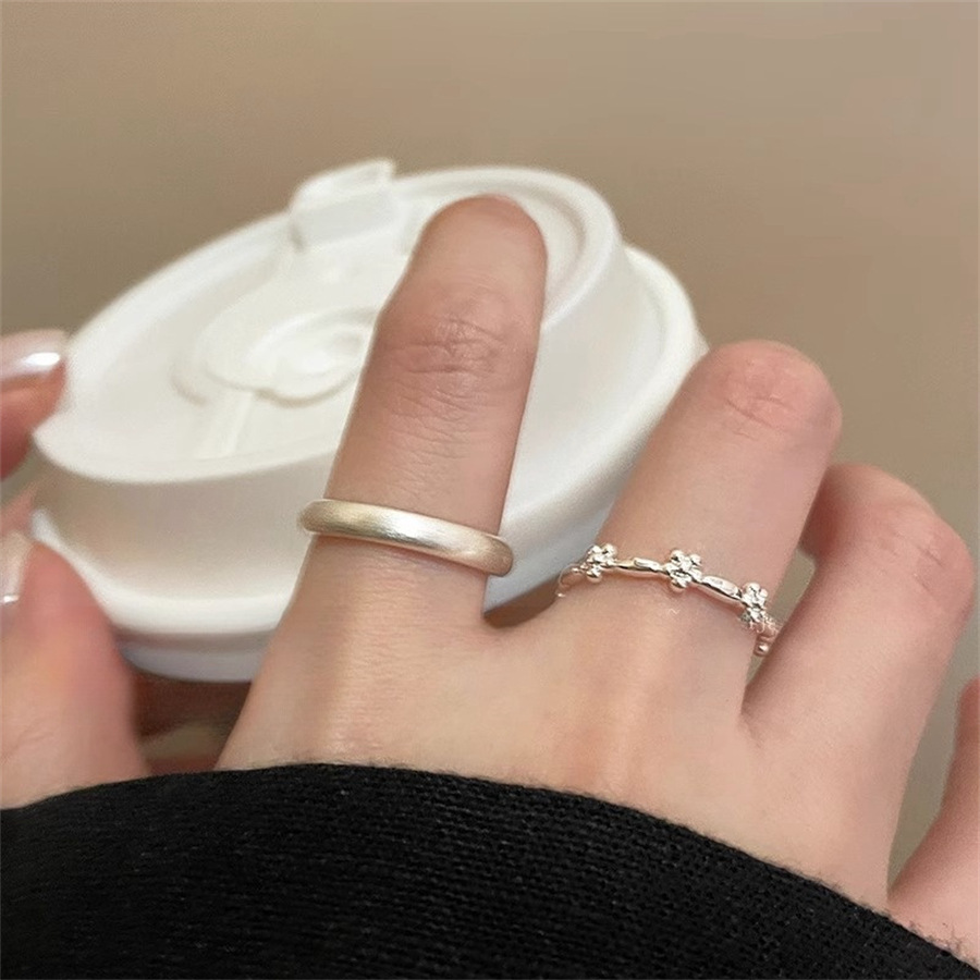 Korean style flower plain ring for women 2025 new niche design index finger ring, high-end, light luxury, versatile ring trend full figure