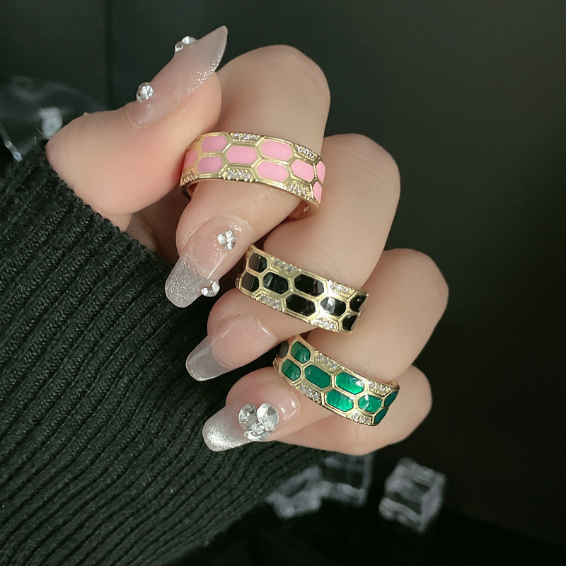 An irregular geometric multi-color glazed open ring with a European and American personality, exuding a high-end feminine charm and a retro, trendy and fashionable style Specification drawing