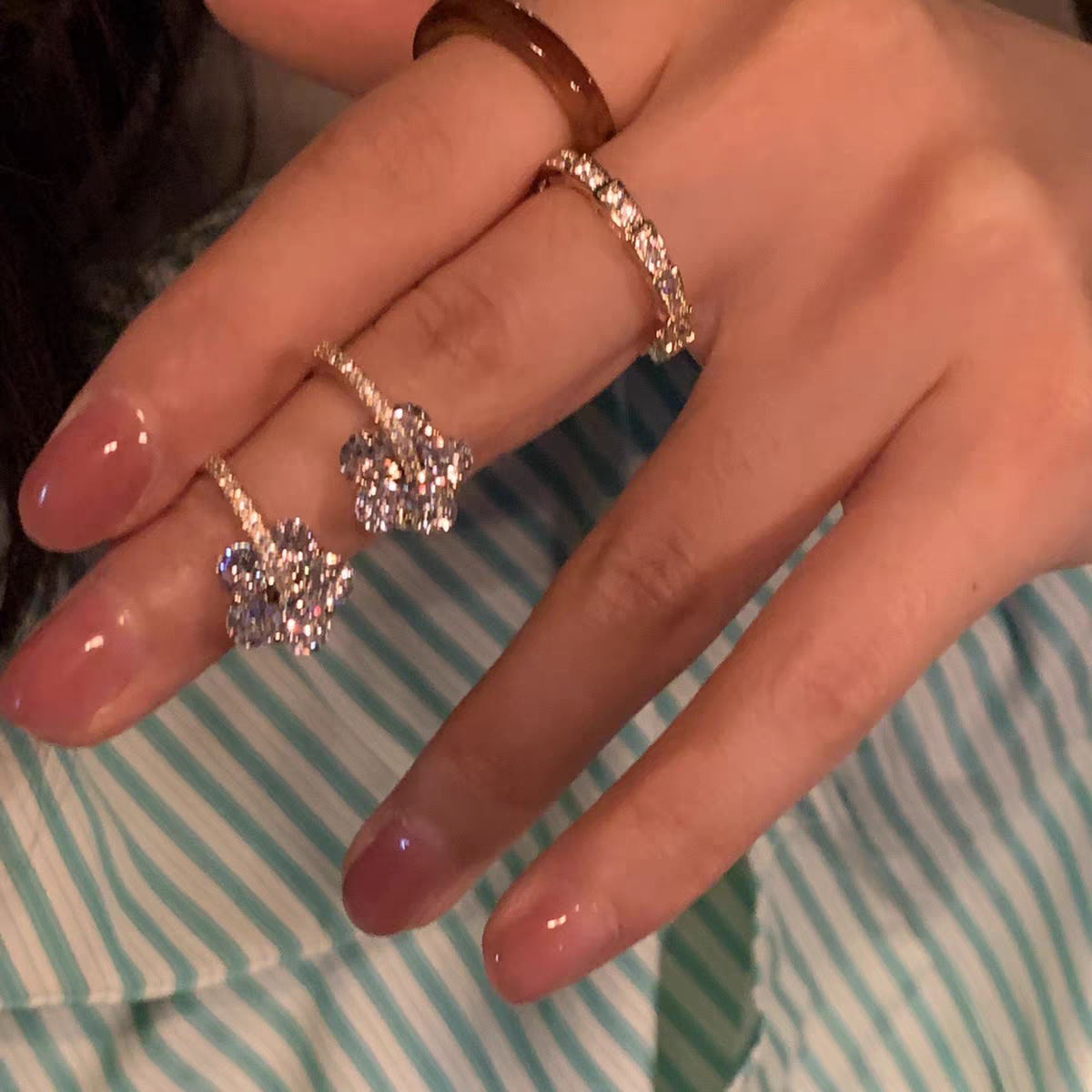 Elegant and refined zircon stud earrings for women, pure silver high-end earrings, new trendy earrings for women in 2025 details Picture