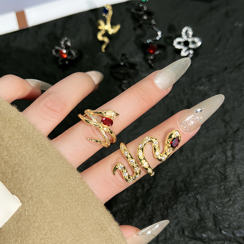 Punk multi-layer dark spirit snake opening ring, a unique and niche design for women, with a distinctive hip-hop style and snake-shaped ring Application Scenario