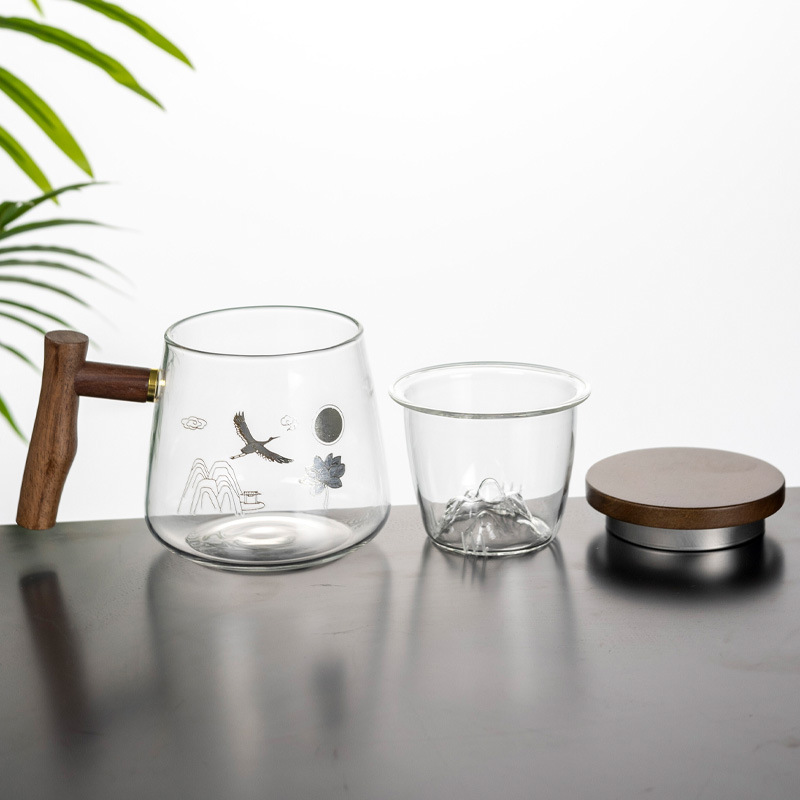 Tea-making cup, men's tea-water separation cup, high borosilicate high-temperature resistant tea cup, personal high-end Chinese mountain-viewing glass cup Specification drawing