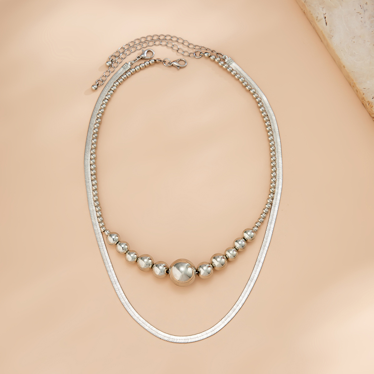 European and American cross-border jewelry, fashionable and individual double-layer beaded collarbone chain necklace, retro and cold style snake bone chain necklace Application Scenario