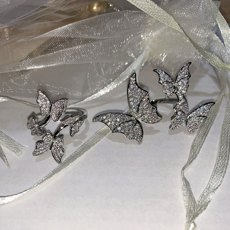 The ins cold and cool three-dimensional butterfly opening ring exudes a sense of luxury and sophistication for women. It is a niche and exquisite stacked food ring full figure