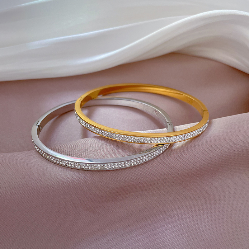 【 All-titanium Steel 】 European and American INS style light luxury titanium steel bracelet, minimalist cross-border retro full diamond stainless steel jewelry Application Scenario