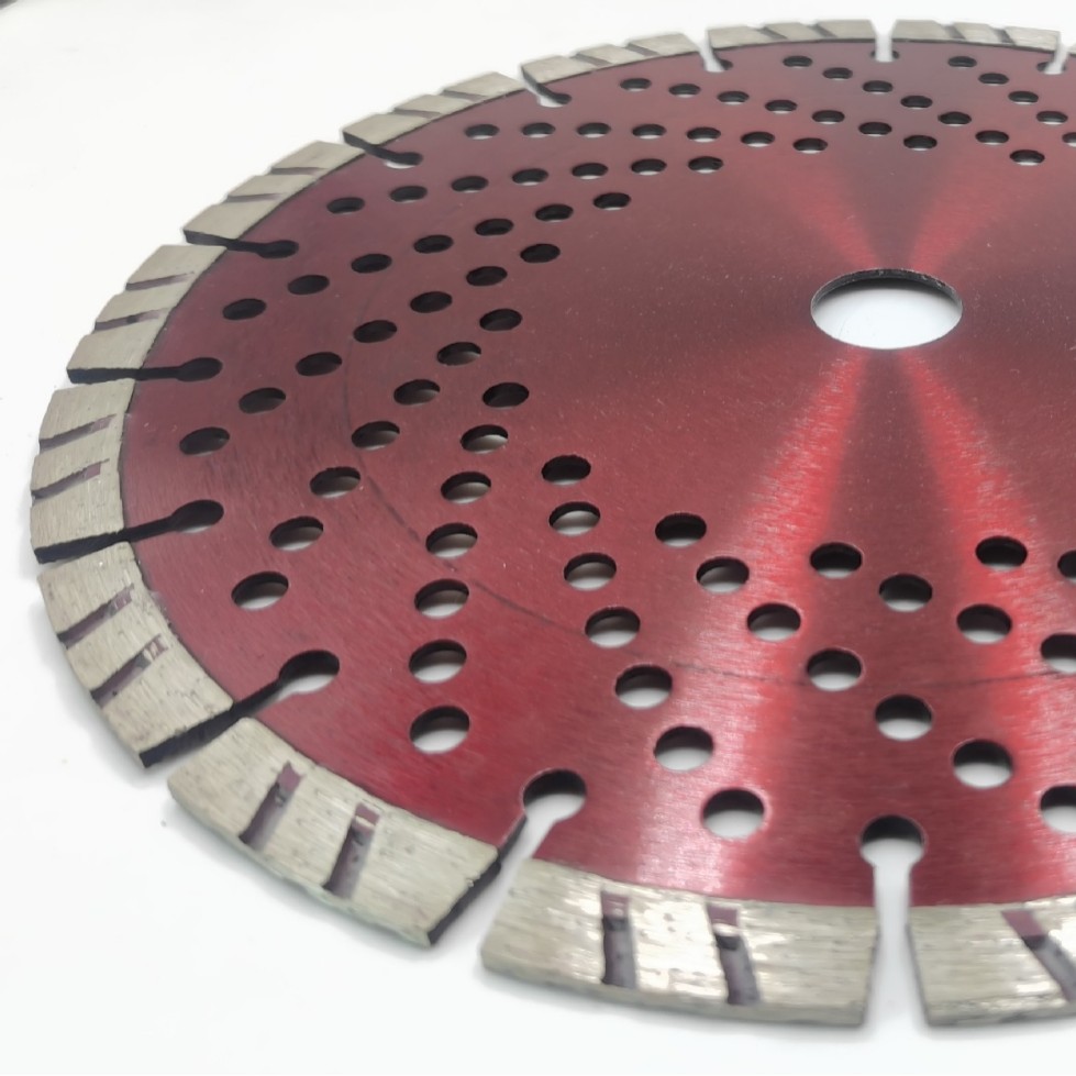 We recommend direct sales from the manufacturer of 115-350 outer diameter granite, concrete and sandstone cutting discs. Application Scenario